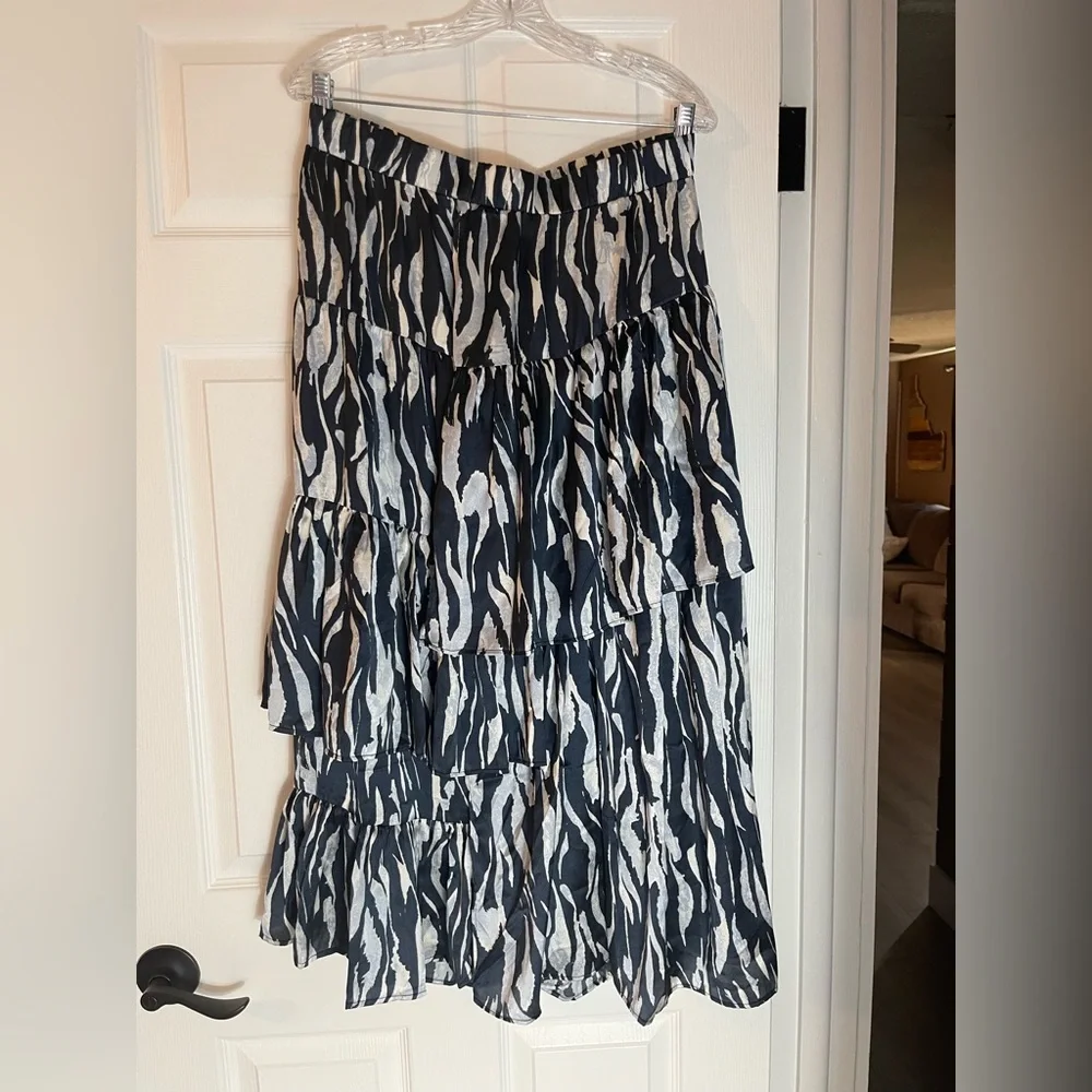 NWT: CUPIO BLUSH Stylish Navy and White Tiered Skirt Size Medium
